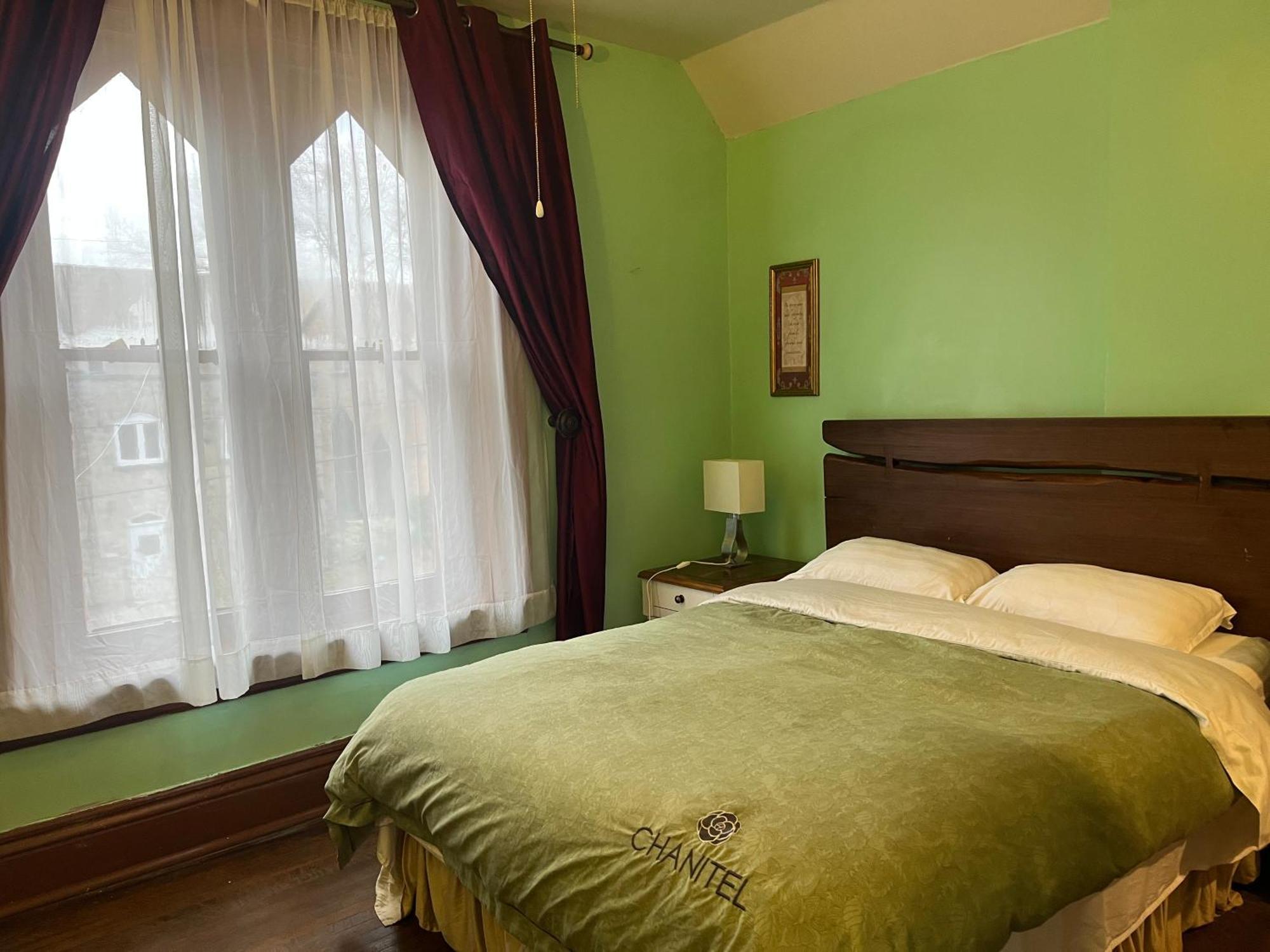 The Red Star A Guest house *